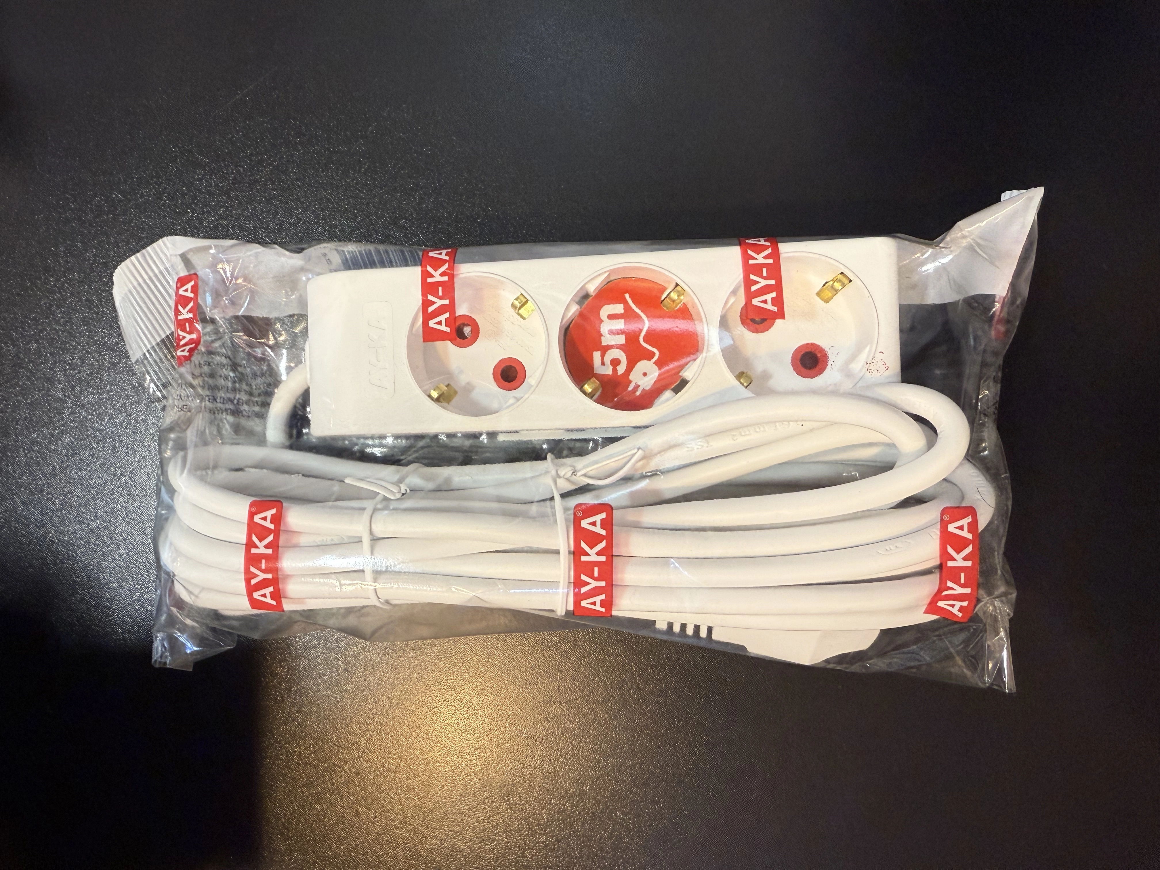 AY-KA 3’LÜ TOPRAKLI GRUP PRİZ ÇOCUK KORUMALI ( 3x1 mm2 ) - 5 METRE
